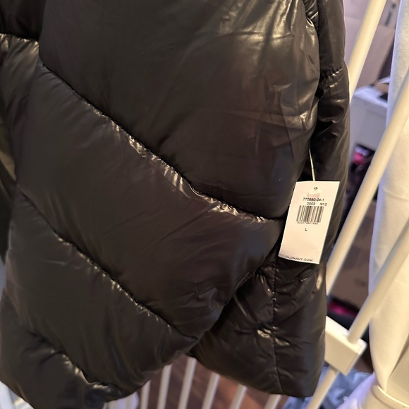 Old Navy crop puffer jacket. New. Shiny black - Picture 2 of 3